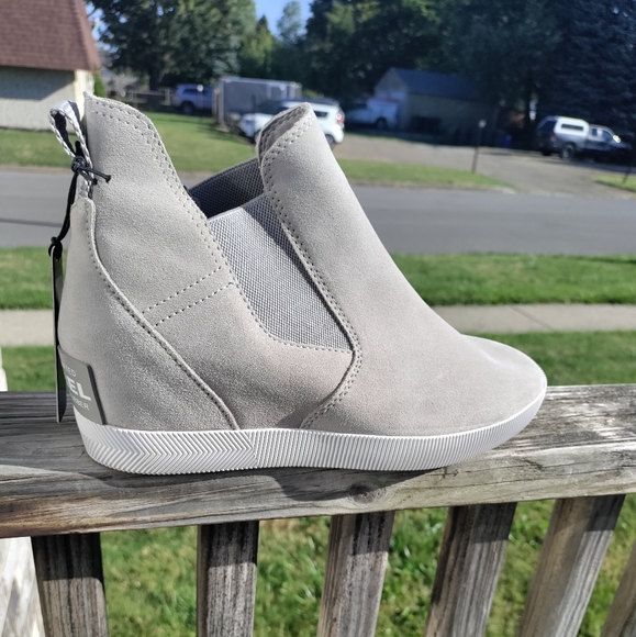 NWT SOREL Out N About Slip-On Women's Wedge In Gray Suede Size 10 - Picture 1 of 9